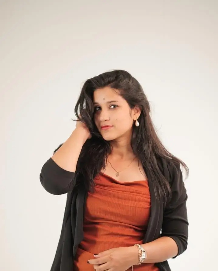 Srishti Gandhi 12NOTEZ